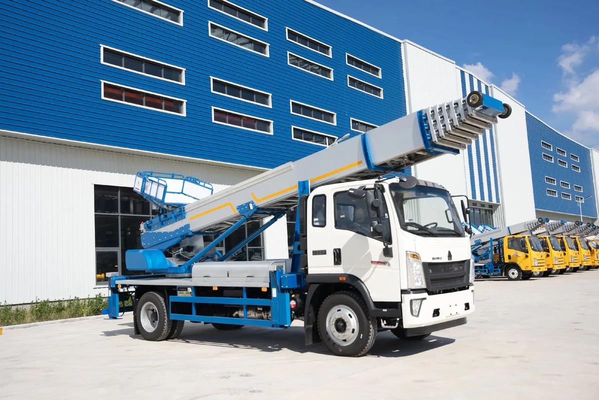 鹿寨出租云梯车高空作业车 建筑垃圾搬运